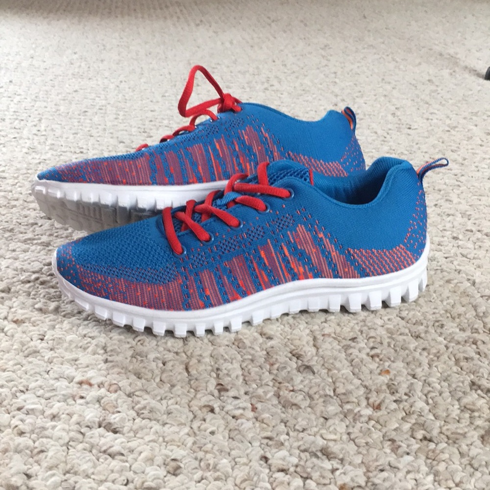BRAND NEW Athletic Sneakers - WIDE 7W